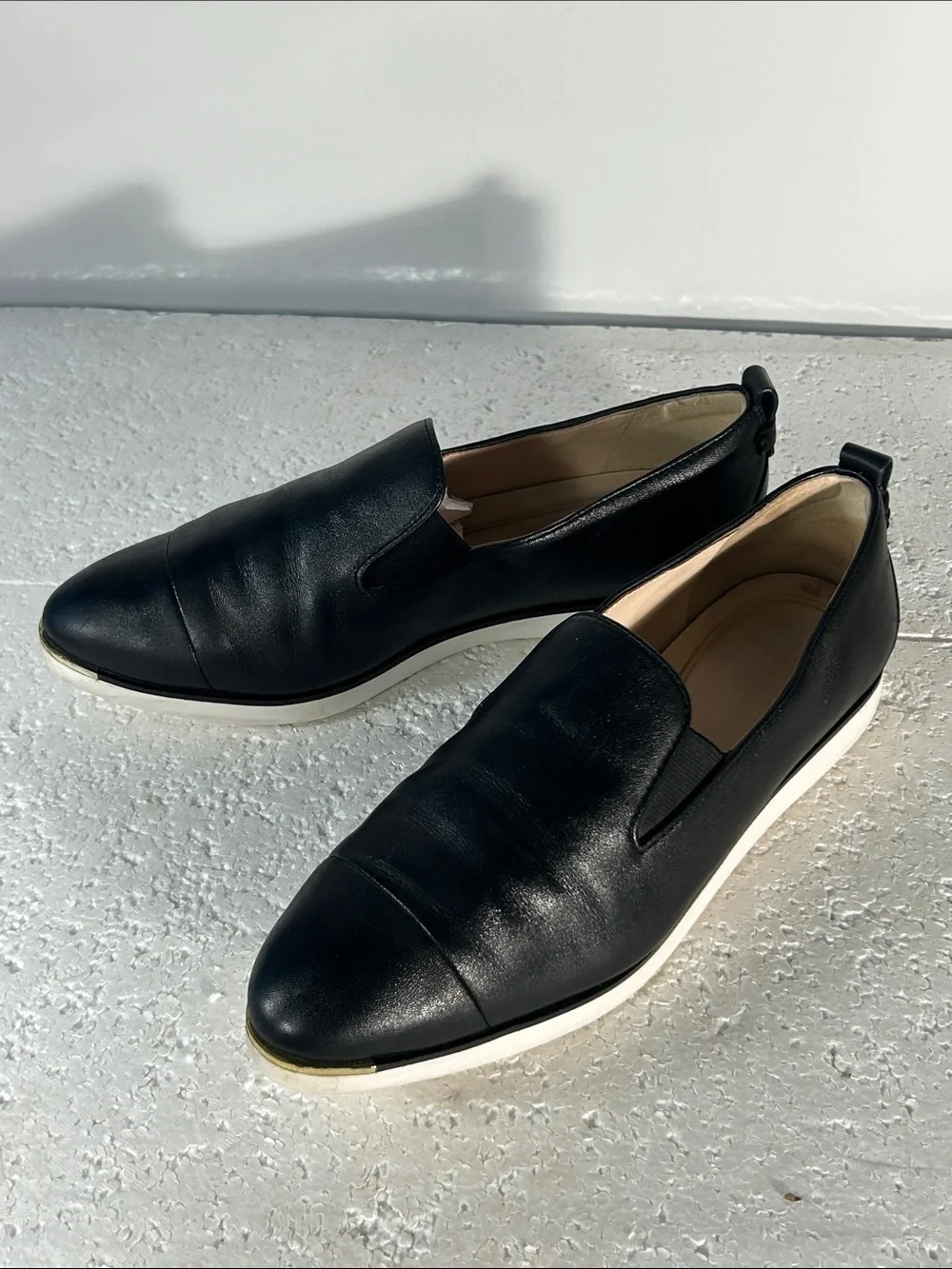 Cole Haan SZ 9 Black Leather Slip On Preppy Old $ Minimalist Comfort Timeless